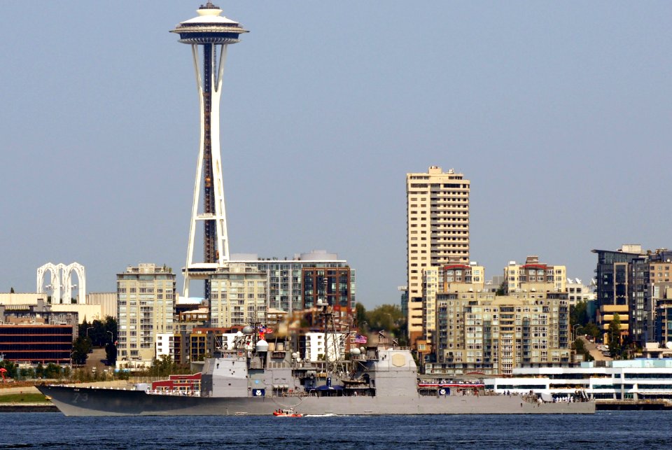 US Navy 100804-N-7783B-008 The Ticonderoga-class guided-missile cruiser USS Port Royal (CG 73) arrives in Seattle to participate in the 61st annual Seattle Seafair Navy Week