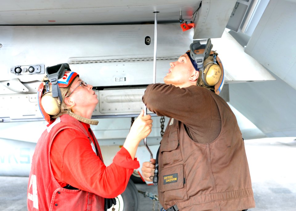 US Navy 100807-N-1287L-025 Sailors fold the wings an F-A-18F Super Hornet into the stowage position
