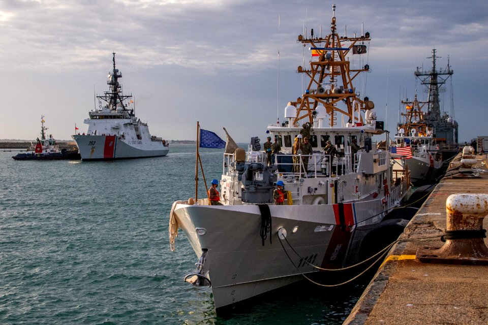 USCGC Hamilton (WHEC-715)(51115250693)