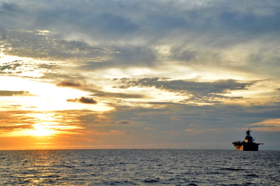 US Navy 100810-N-9964S-349 The multipurpose amphibious assault ship USS Iwo Jima (LHD 7) is underway off the coast of Colombia supporting Continuing Promise 2010