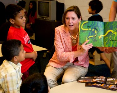 US Navy 100810-N-2389S-059 The wife of Vice Adm. Peter Daly reads to children at a Chicago YMCA as part of Chicago Navy Week
