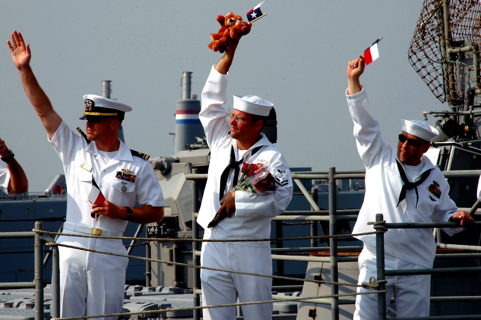 US Navy 100811-N-5292M-452 Sailors aboard the guided-missile cruiser USS San Jacinto (CG 56) wave to family and friends as the ship arrives at Naval Station Norfolk