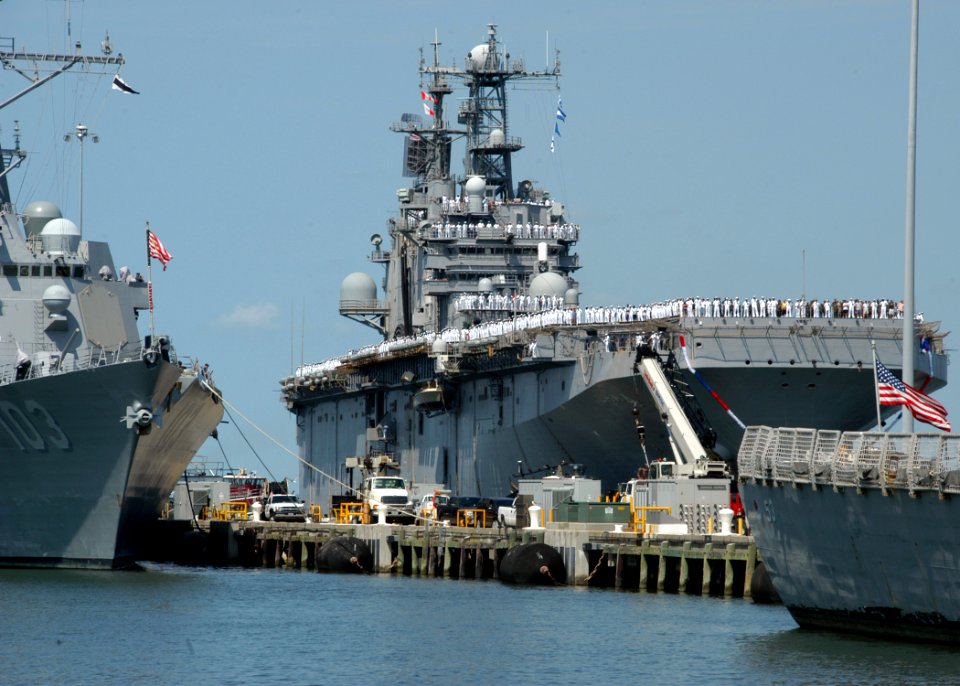 US Navy 100815-N-6764G-072 The Tarawa-class amphibious assault ship USS Nassau (LHA 4)