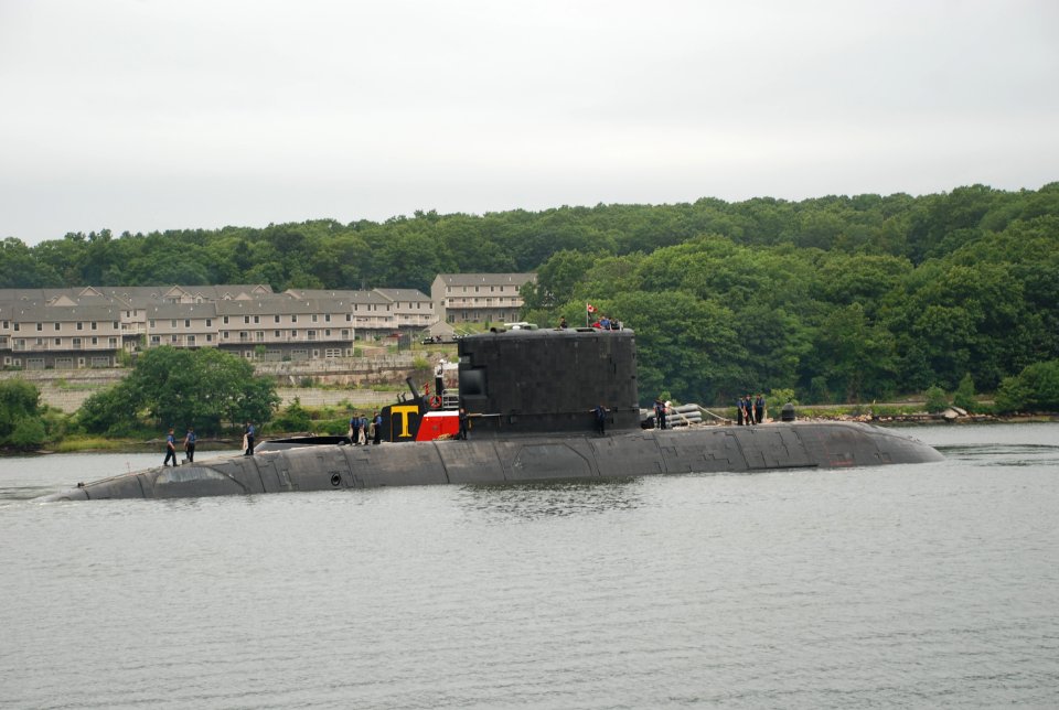 US Navy 100816-N-3090M-117 The Canadian navy Victoria-class long-range patrol submarine HMCS Corner Brook (SSK 878) arrives at Naval Submarine Base New London for a scheduled port visit