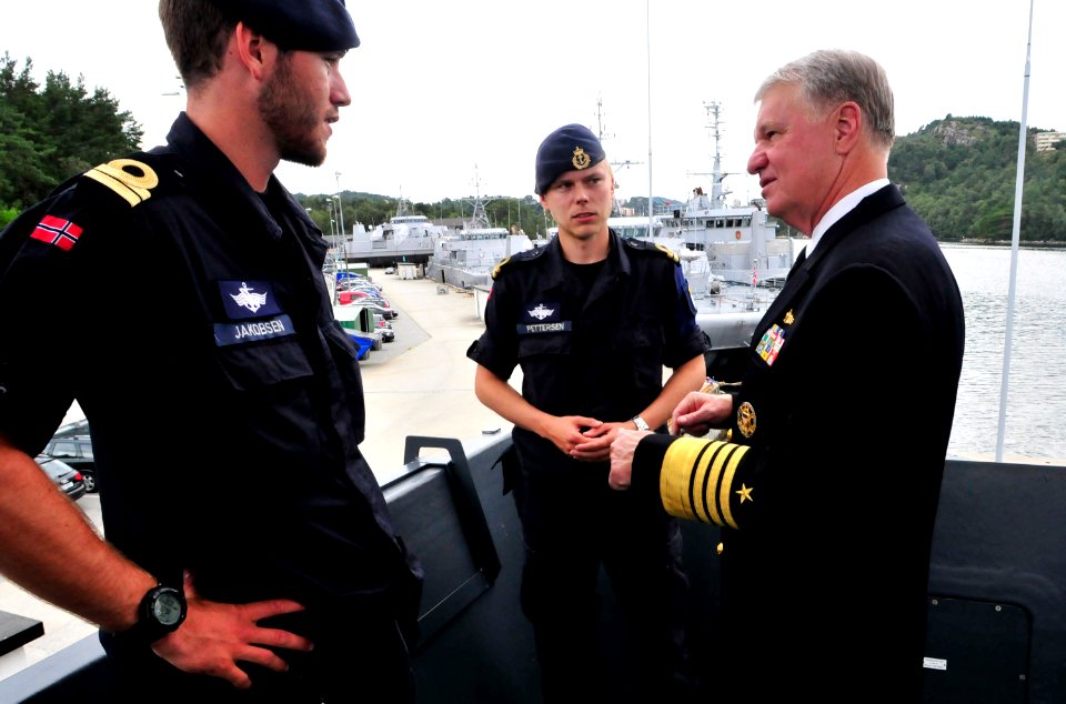 US Navy 100816-N-8273J-259 Adm. Gary Roughead speaks with Norwegian sailors in Bergen