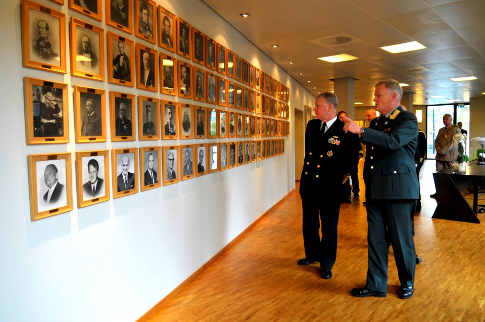 US Navy 100818-N-8273J-012 Chief of Naval Operations (CNO) Adm. Gary Roughead meets with Gen. Harald Sunde, Chief of Defense of Norway