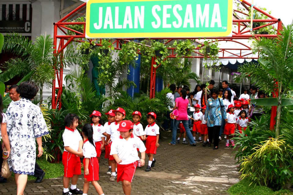 USAID supports New York- based Sesame Street Workshop (4324317259)