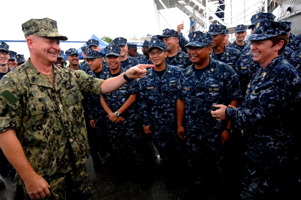 US Navy 100819-N-9818V-470 Master Chief Petty Officer of the Navy (MCPON) Rick West meets with chief petty officer selectees