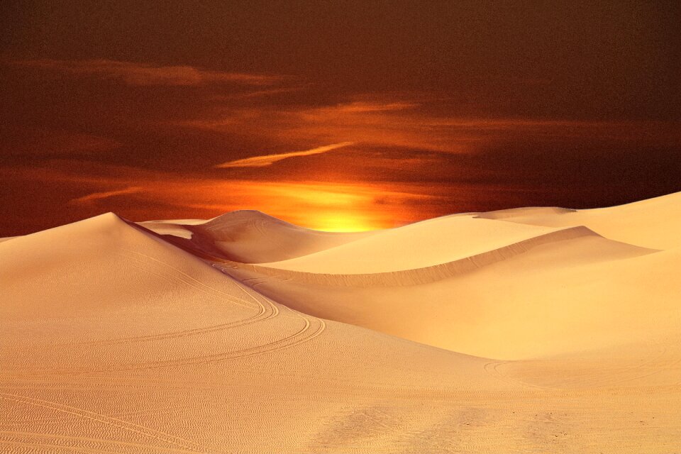 Sunset dune horizon