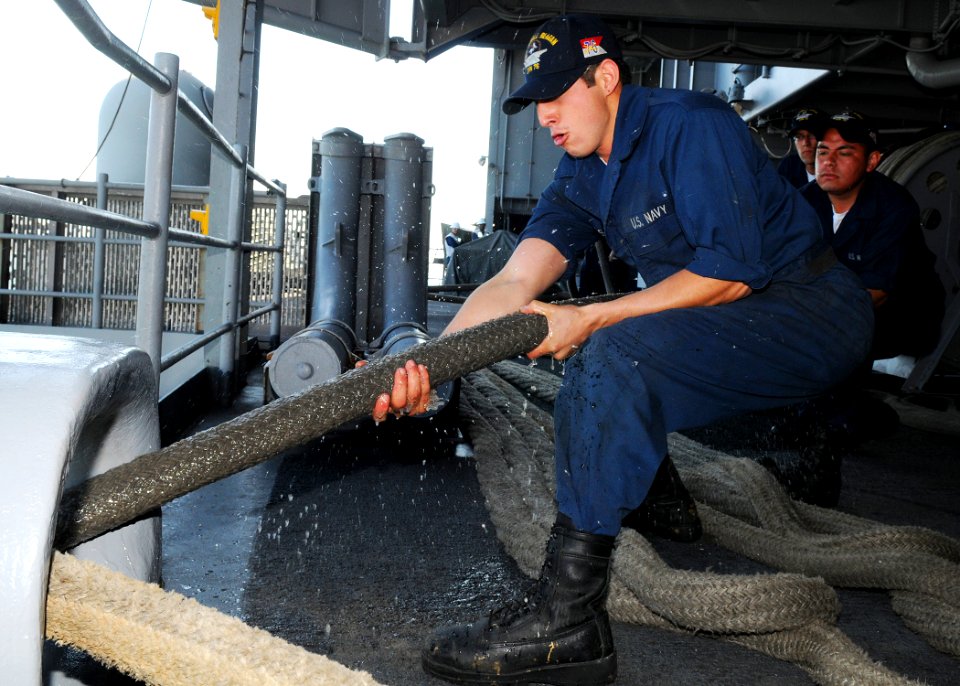 US Navy 100825-N-1004S-056 Boatswain's Mate Seaman Justin Salazar leads a group of deck department Sailors heaving in a mooring line on the fantail of the aircraft carrier USS Ronald Reagan (CVN 76)
