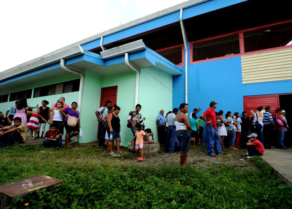 US Navy 100822-N-4153W-168 Costa Rican citizens queue for medical attention from U.S. military doctors and physicians from non-government organizations during a Pacific Partnership 2010 community service event