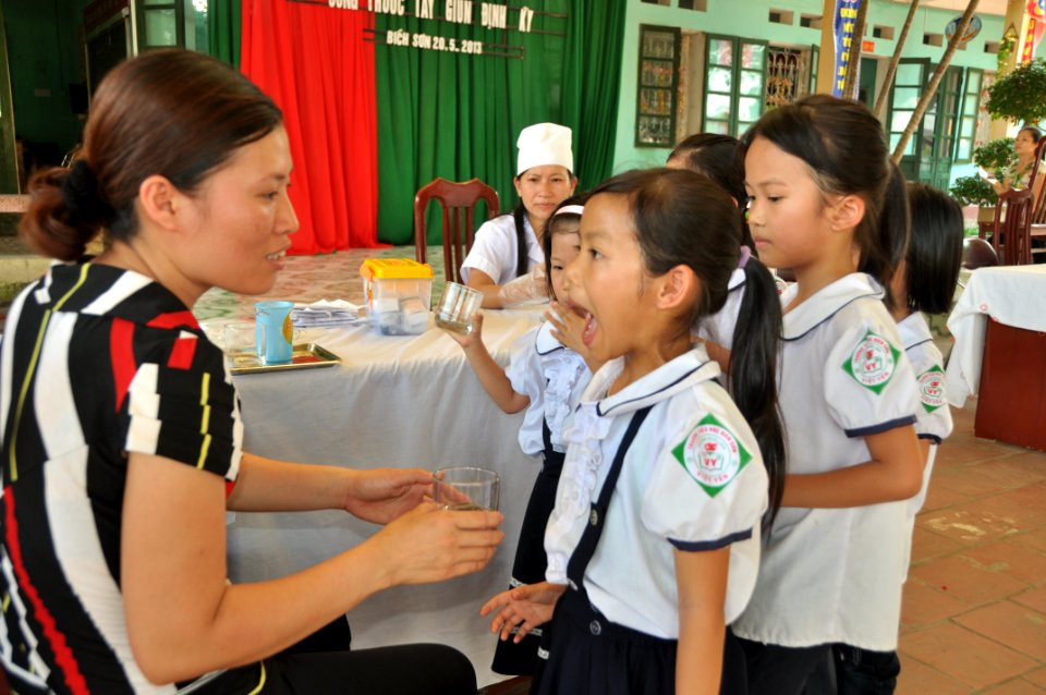 USAID supports deworming education and medication distribution in Bac Giang Province (8772534663)