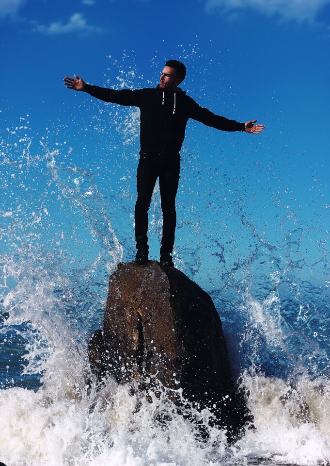 Water splash rock
