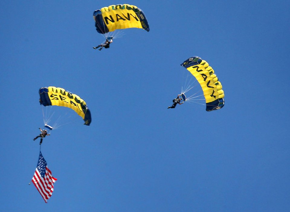 US Navy 100825-N-3271W-004 The U.S. Navy parachute demonstration team, the Leap Frogs, perform at the Western Idaho Fair during Boise Navy Week