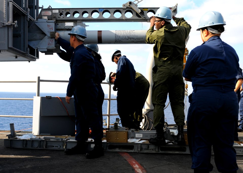 US Navy 100831-N-2908M-002 Fire controlmen aboard the amphibious assault ship USS Kearsarge (LHD 3) load the forward NATO Sea Sparrow mount
