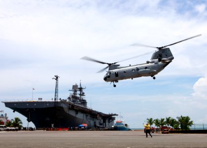 US Navy 100827-M-6740B-358 Marines conduct distinguished visitor transport flights from Port Limon, Costa Ric