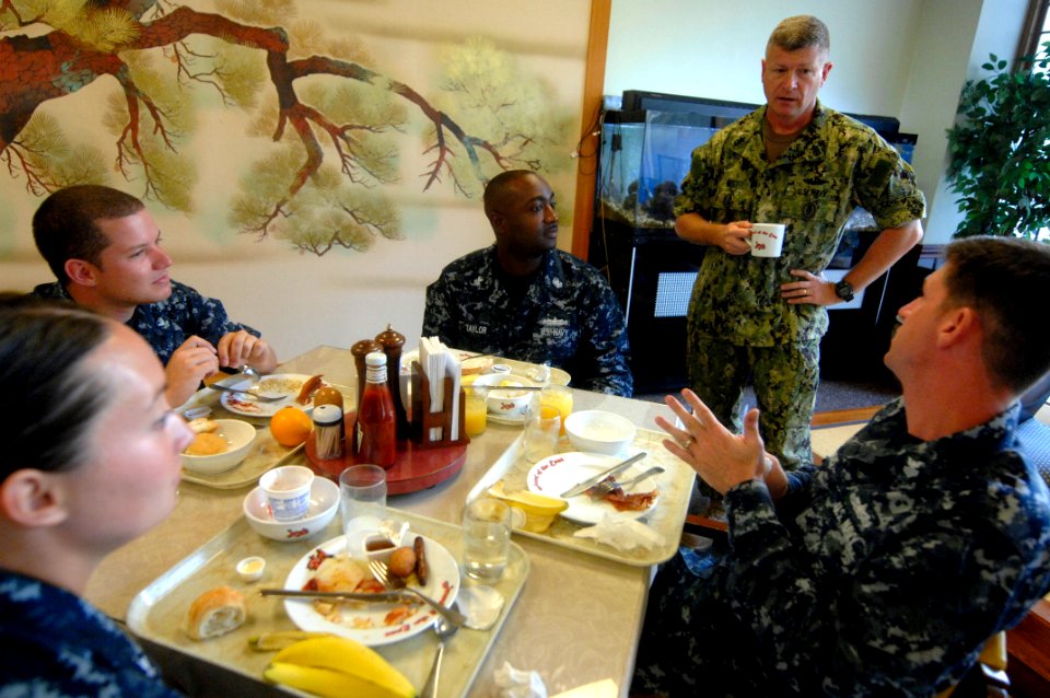 US Navy 100831-N-9818V-003 Master Chief Petty Officer of the Navy (MCPON) Rick West talks with Sailors during breakfast with the Sailors of the Year during his visit to Fleet Activities Yokosuka