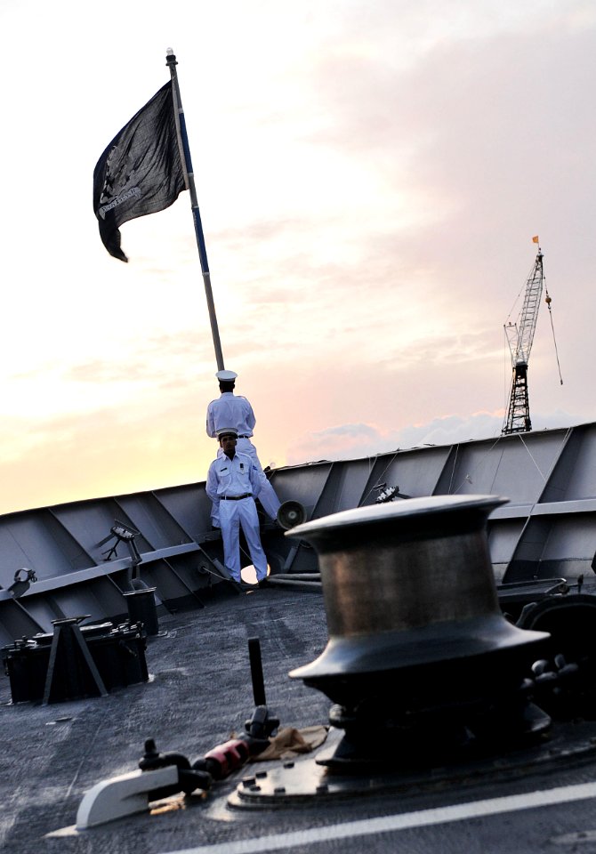 US Navy 100831-N-8590G-012 Pakistan sailors hoist the ship's flag for the first time aboard PNS Alamgir (F 260) during the ship's commissioning ceremony at Naval Station Mayport