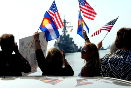US Navy 100901-N-5292M-011 Family and friends welcome home Sailors aboard the guided-missile destroyer USS Cole (DDG 67)