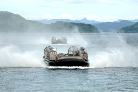 US Navy 100901-N-8335D-411 Landing craft air cushions (LCAC) 57 and LCAC 58, both assigned to Assault Craft Unit (ACU) 5, speed towards the well deck of the amphibious dock landing ship USS Harpers Ferry (LSD 49) photo