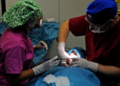 US Navy 100910-N-2908M-014 Lt. Christopher Parks removes a patient's wisdom teeth during oral surgery aboard USS Kearsarge (LHD 3)