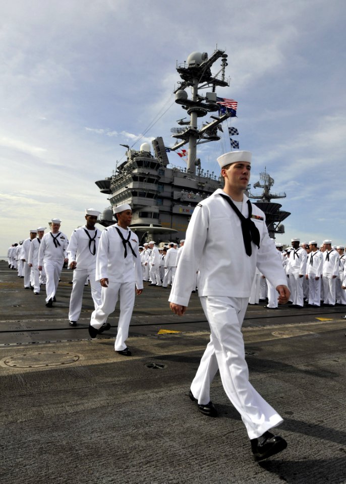 US Navy 100904-N-7103C-057 Sailors aboard the aircraft carrier USS George Washington (CVN 73) man the rails as the ship enters Manila bay to start a scheduled four-day port visit