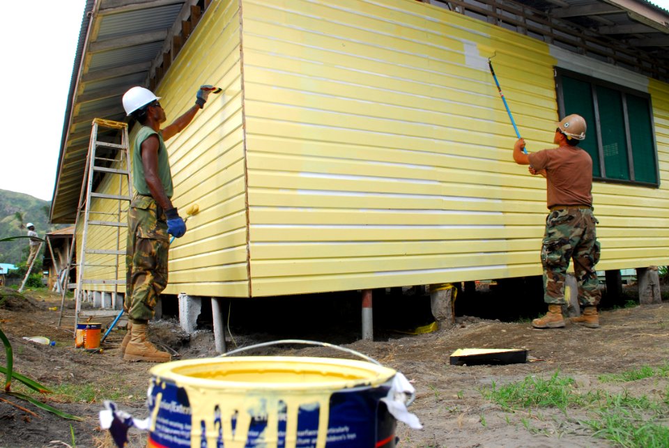 US Navy 100906-N-4044H-242 Sailors conduct humanitarian mission in Papua New Guinea