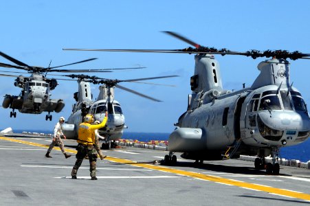 US Navy 100907-N-5215E-056 A CH-53E Sea Stallion helicopter lands during the 31st Marine Expeditionary Unit (31st MEU) Air Combat Element fly-on ab