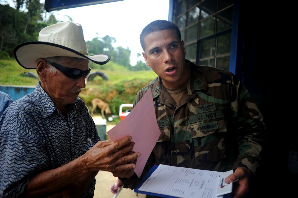 US Navy 100911-N-9964S-119 Air Traffic Controller 1st Class Hector Mercado, assigned to the amphibious assault ship USS Iwo Jima (LHD 7), translate