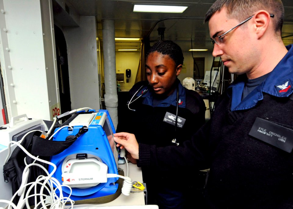 US Navy 100907-N-3154P-012 Hospital Corpsman 2nd Class Antoinette Saunders, left, and Hospital Corpsman 2nd Class Kyle Drehsler perform a safety ch