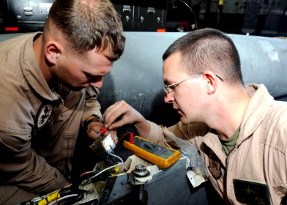 US Navy 100910-N-3154P-007 Sgt. Anthony Bellow, left, and Sgt. Dustin Meyer troubleshoot the fuel system of an AV-8B Harrier aboard USS Kearsarge (
