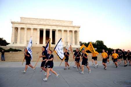 US Navy 100911-N-9818V-055 Chief petty officers and chief petty officer selectees run throughout Washington, D.C., during the annual Navy Heritage