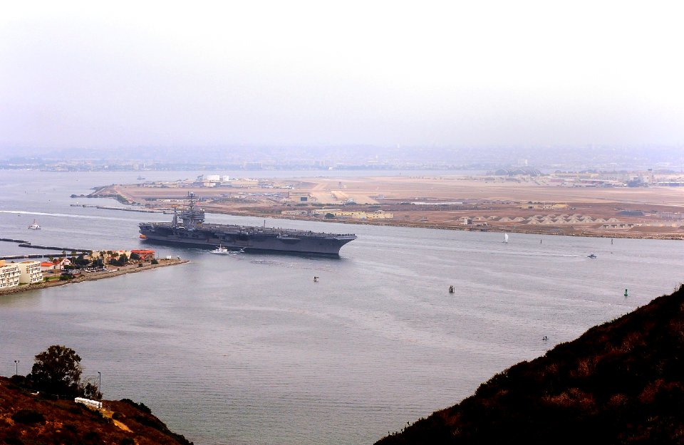 US Navy 100911-N-8878B-010 The Nimitz-class aircraft carrier USS Abraham Lincoln (CVN 72) departs San Diego bay for a scheduled deployment