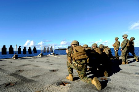 US Navy 100915-N-8335D-249 Marines conduct weapons exercise aboard USS Harpers Ferry