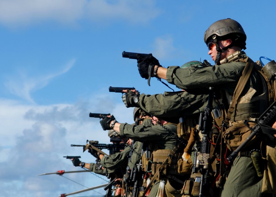 US Navy 100914-N-2218S-030 Marines assigned to the 31st Marine Expeditionary Unit (31st MEU) participate in a live-fire exercise aboard the amphibi