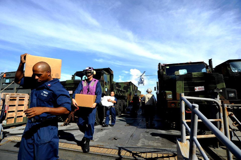 US Navy 100916-N-8335D-447 USS Harpers Ferry conducts an underway replenishment