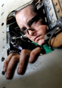 US Navy 101016-N-6427M-066 Aviation Structural Mechanic 2nd Class Ronald Lauderman, from Williamstown, W.V.,