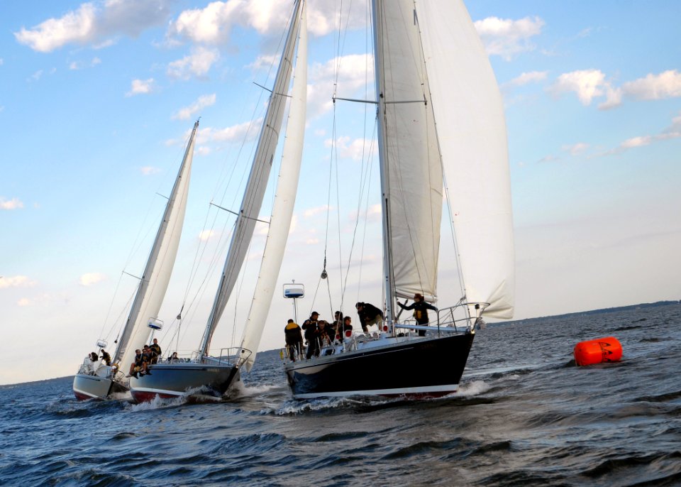 US Navy 101021-N-3857R-006 Members of the U.S. Naval Academy varsity and junior varsity offshore sailing teams practice in the Santee Basin