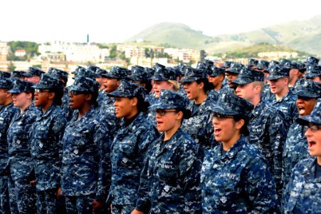 US Navy 101022-N-75266-054 More than 150 Sailors stationed aboard the amphibious command ship USS Mt. Whitney (LCC 20) yell a