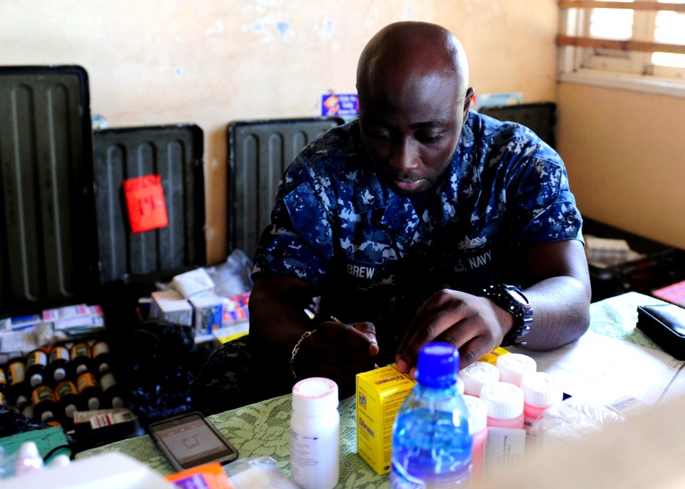US Navy 101023-N-1531D-115 Hospital Corpsman 3rd Class Cofi Brew, embarked aboard the multi-purpose amphibious assault ship USS Iwo Jima (LHD 7), l