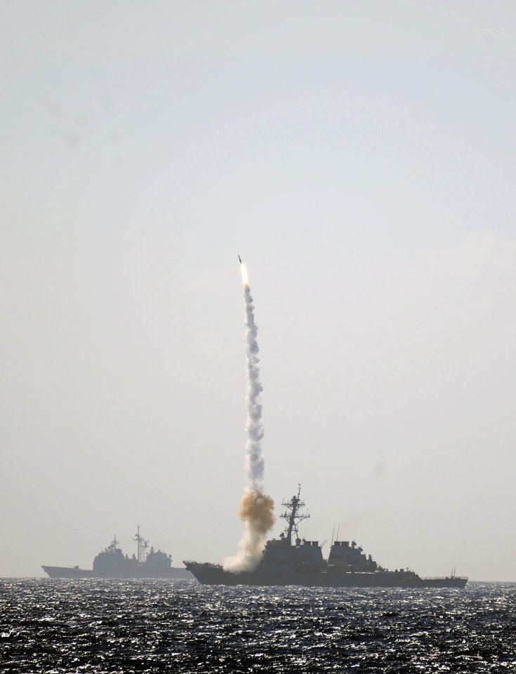 US Navy 101026-N-3885H-115 The guided-missile destroyer USS Mitscher (DDG 57) launches a standard missile 2 (SM-2) during a sinking exercise in the