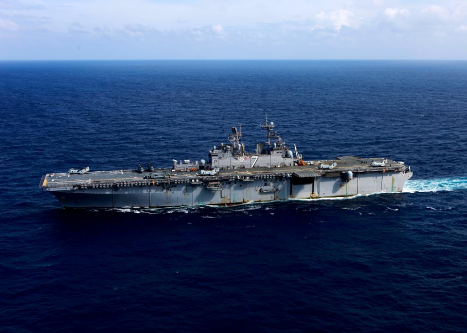 US Navy 101106-M-6740B-425 The amphibious assault ship USS Iwo Jima (LHD-7) is underway in the Caribbean Sea