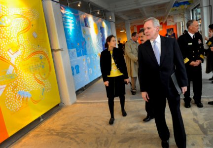 US Navy 101104-N-7676W-139 Secretary of the Navy Ray Mabus visits a new community learning center in New York