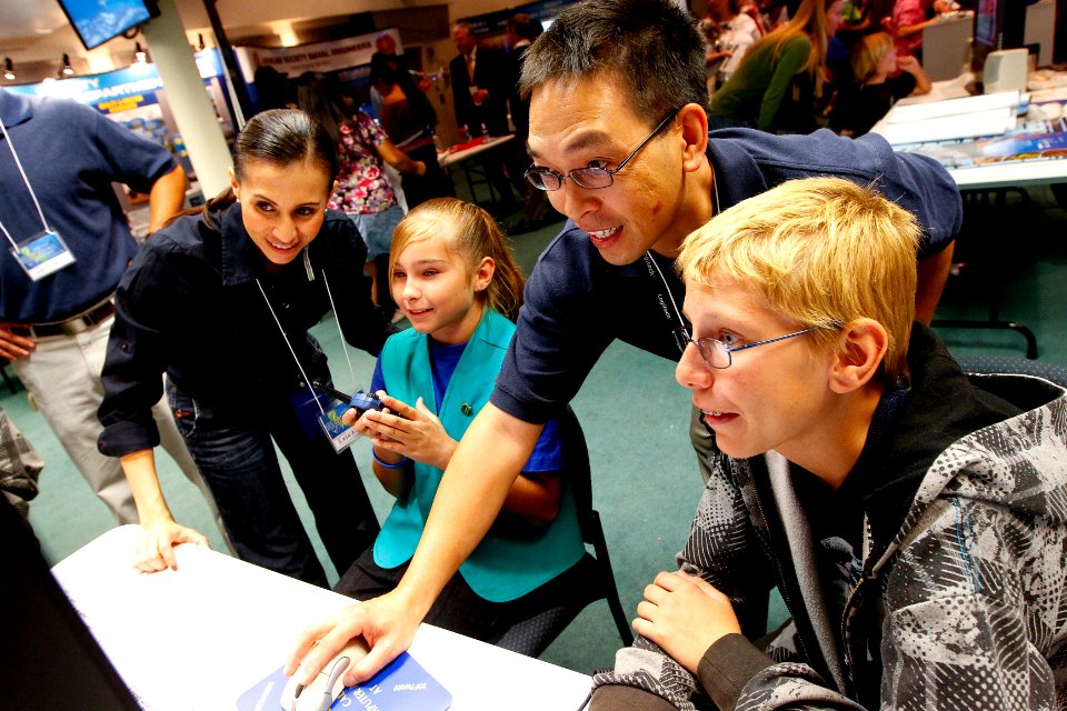 US Navy 101106-N-8863V-727 Engineers at Naval Surface Warfare Center (NSWC), Corona Division, teach students to use the Ground Tracking System
