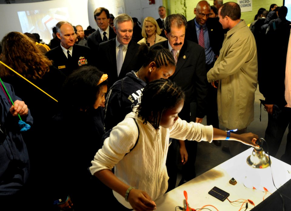 US Navy 101104-N-7676W-115 Secretary of the Navy Ray Mabus visits a community learning center in New York