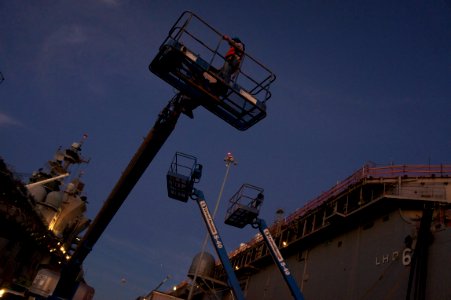 US Navy 101104-N-9643K-185 A shipyard worker positions a lift to begin hull preservation work on the amphibious assault ship USS Bonhomme Richard (