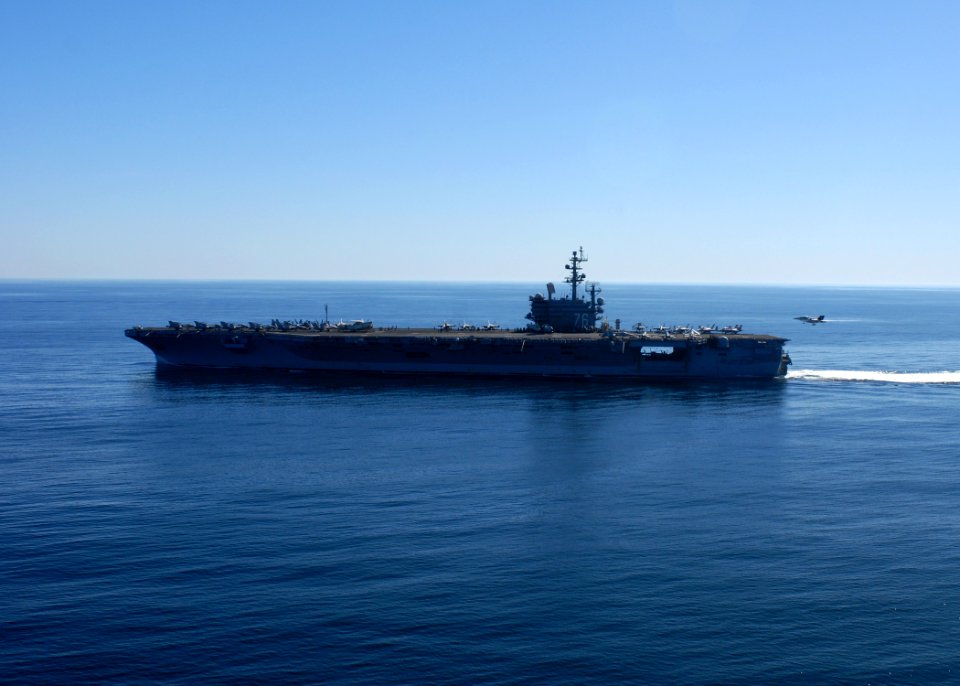 US Navy 101105-N-5684M-446 The aircraft carrier USS Ronald Reagan (CVN 76) conducts flight operations in the Pacific Ocean