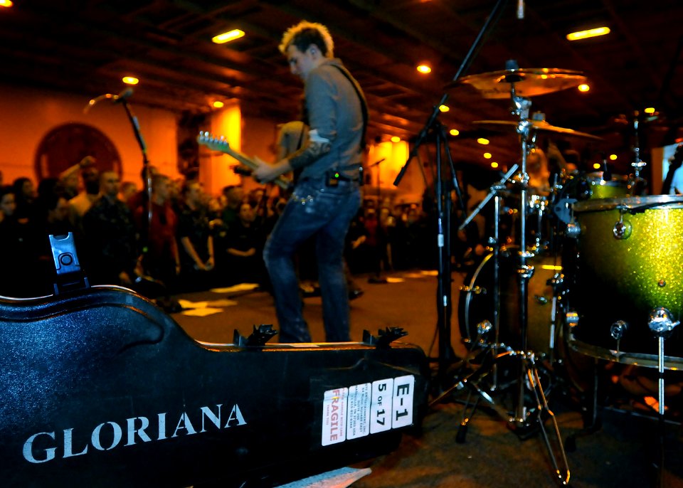US Navy 101105-N-7095C-490 The country music band, Gloriana, performs in the hangar bay of the aircraft carrier USS Abraham Lincoln (CVN 72)