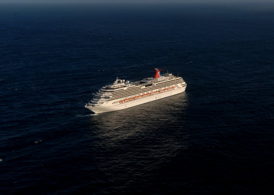 US Navy 101109-N-5684M-787 The Carnival cruise ship C-V Splendor sits adrift approximately 150 nautical miles southwest of San Diego. The ship lost