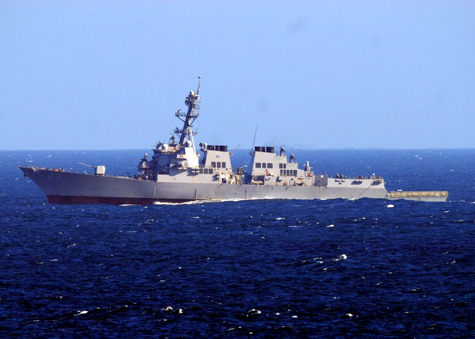 US Navy 101110-N-1004S-042 The guided-missile destroyer USS Howard (DDG 83) transits the Pacific Ocean
